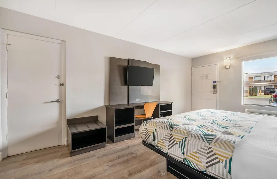 Travelodge By Wyndham Norfolk Airport-1