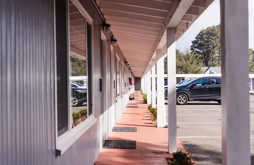 Tillicum Beach Motel - Formerly Deane'S Oceanfront Lodge-1