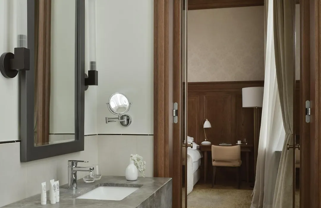 Hotel Capital-1