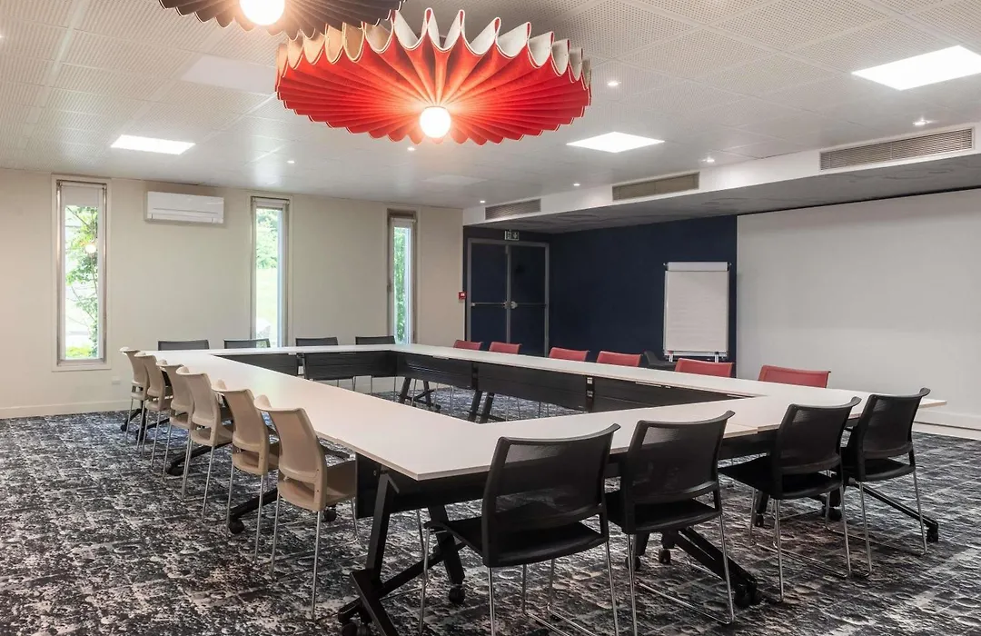 ibis Lyon Est Bron-1
