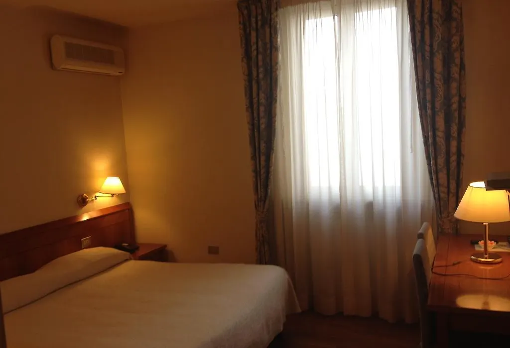 Hotel Cristallo-1