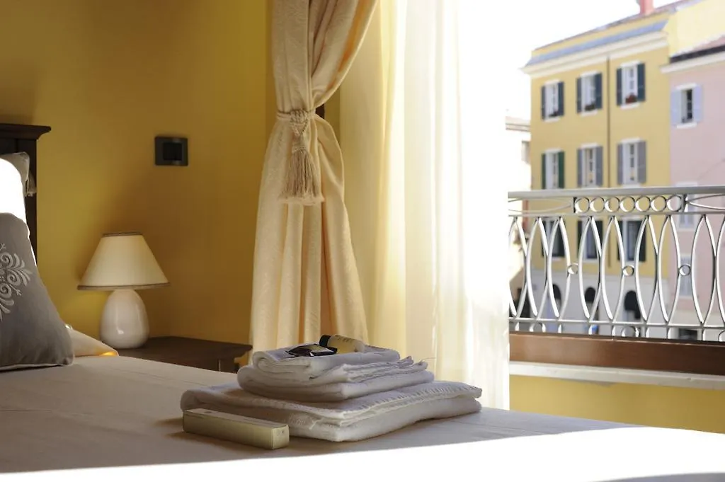 Piazza Azuni 18 Guest House-1