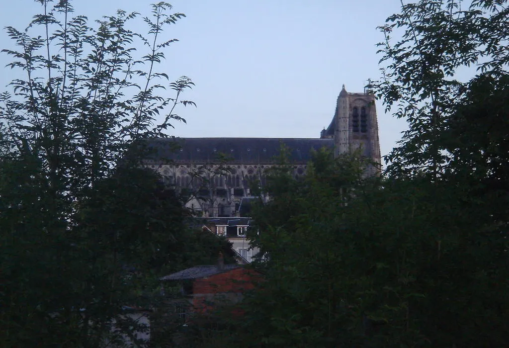 Maison Du Theatre Saint Bonnet-1