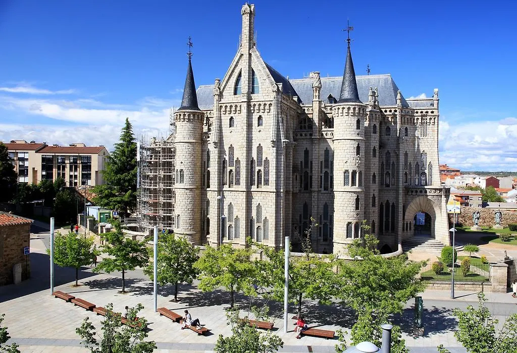Hotel Gaudi-1