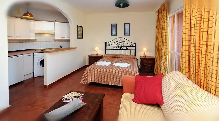 Apartamentos Leo Islamar-1