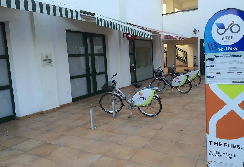 Zouglas App Guesthouse-1