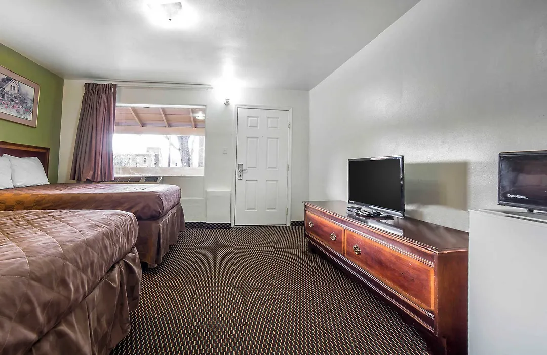 Rodeway Inn & Suites Pendleton-1