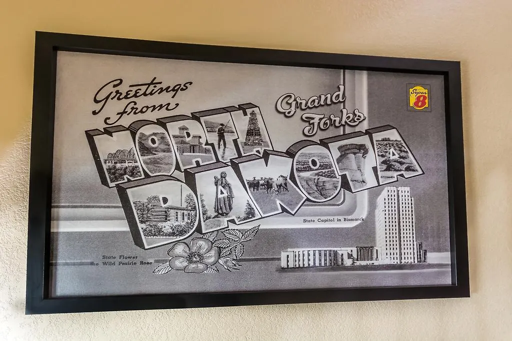 Super 8 By Wyndham Grand Forks-1