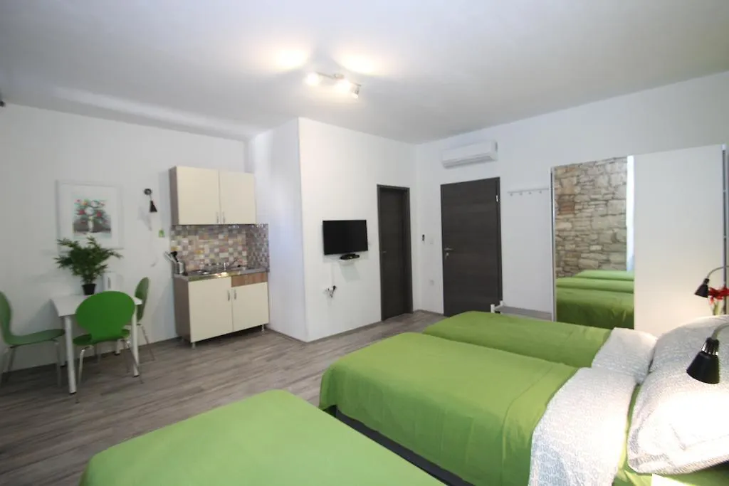 Top Center Rooms & Studio-1