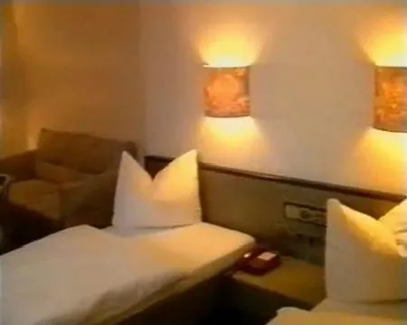 Hotel Merkur Garni-1