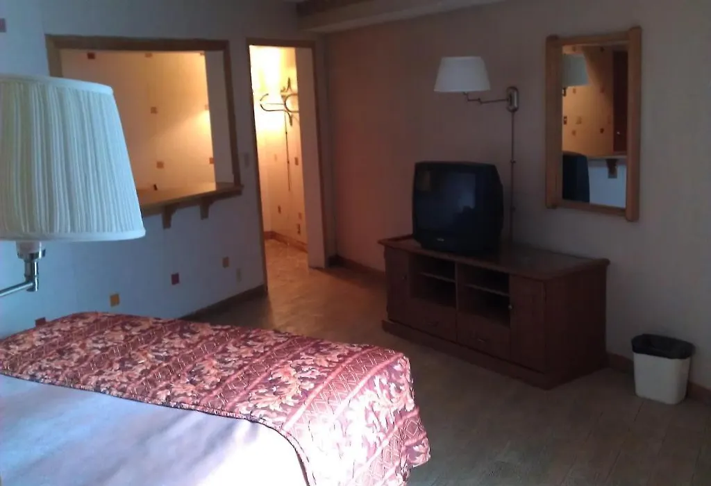 Downey Inn Luxury Suites-1