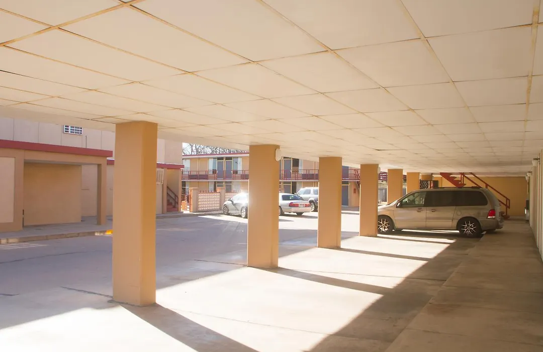 Executive Inn Ponca City-1