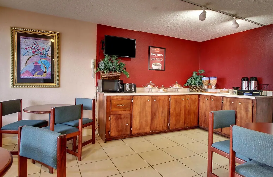Econo Lodge North-1