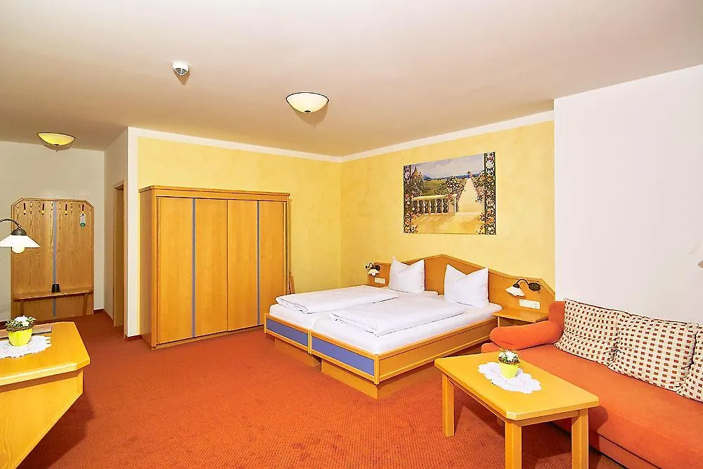 Landhotel Wiesbauer-1