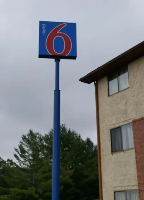 Motel 6-1