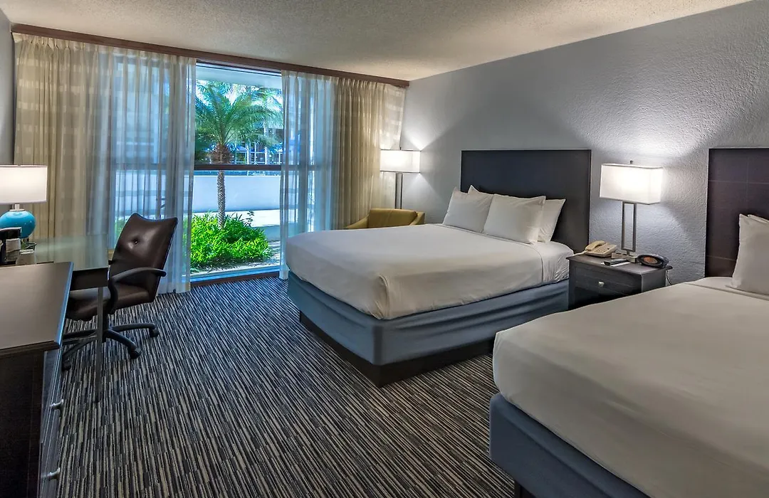 Sawgrass Grand Hotel And Suites Sports Complex-1