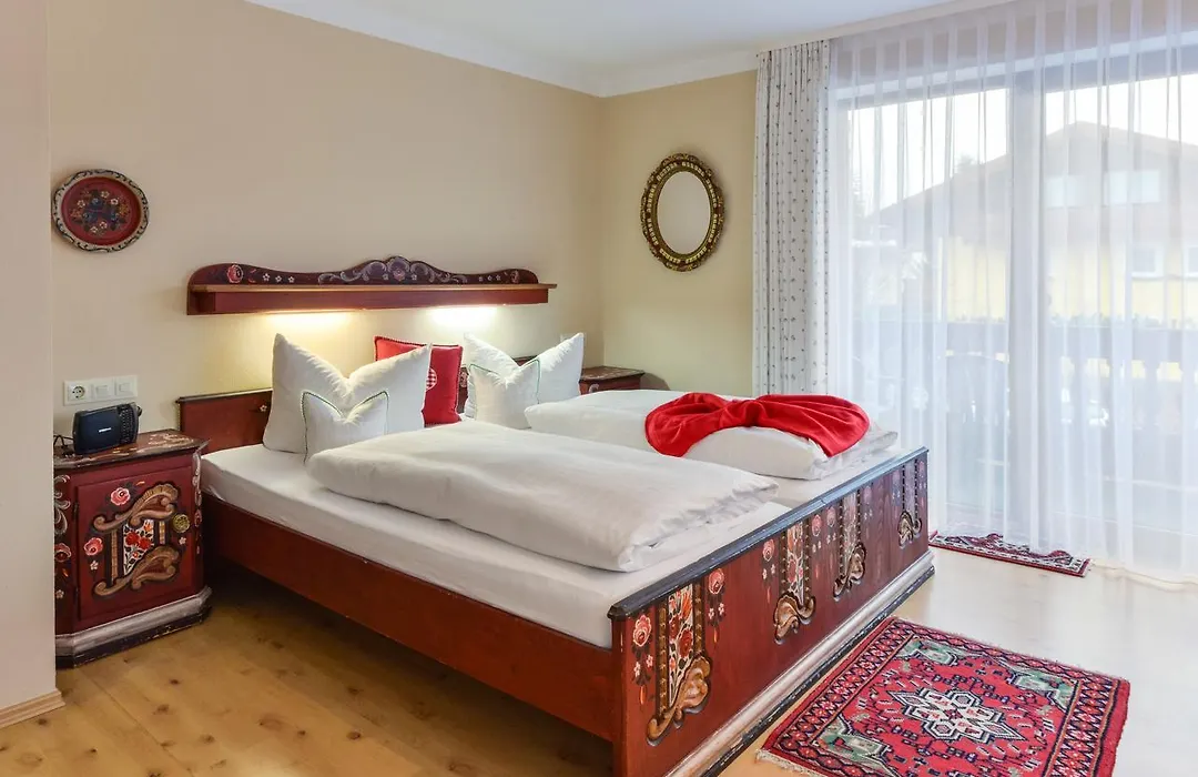 Ferienhotel Hahn Garni-1