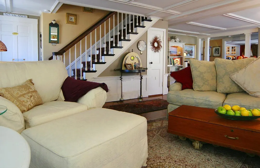 Beach & King Street Inn-1