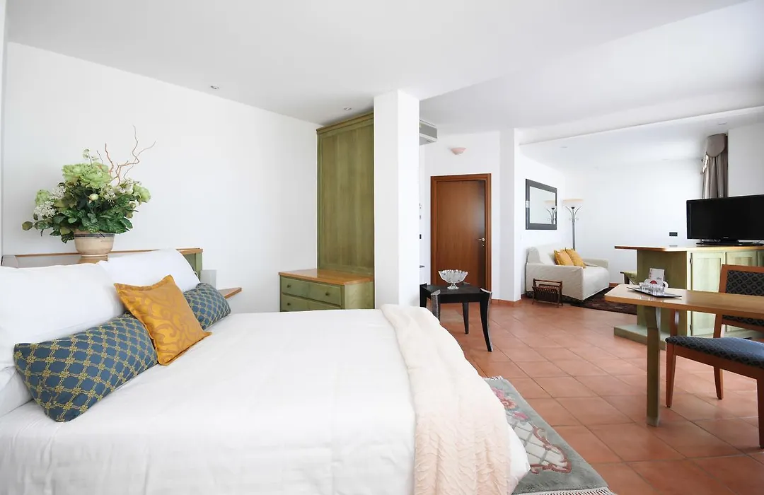 Hotel Plaza-1