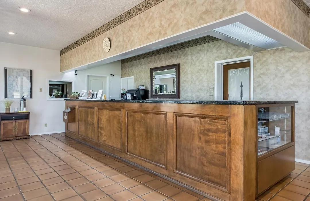 Americas Best Value Inn Paris-1