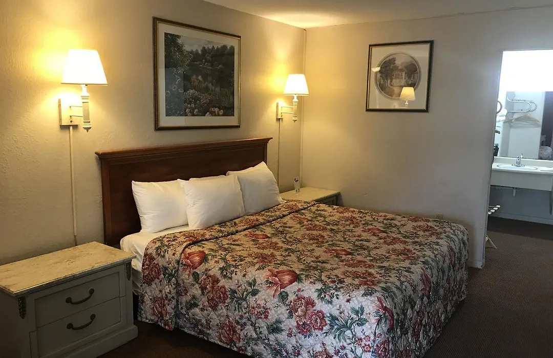 The Hometown Inn-1