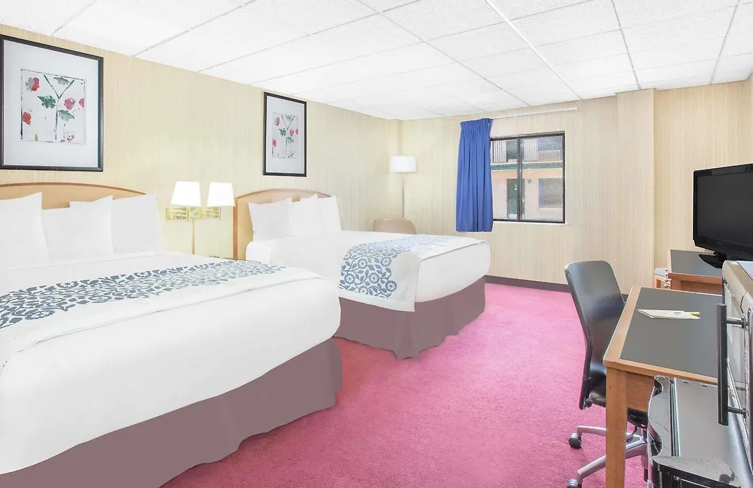 Days Inn By Wyndham Emporia-1