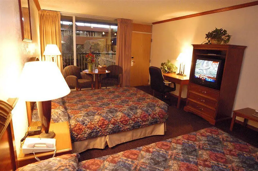 Boulder Outlook Hotel & Suites-1