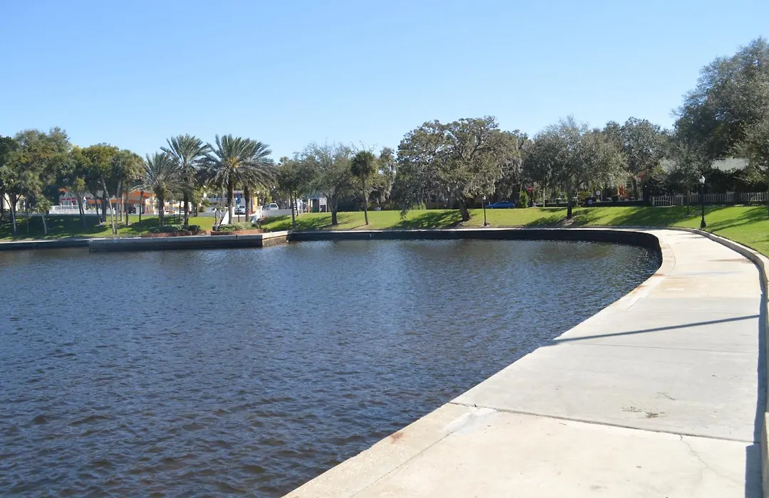 Tarpon Inn-1