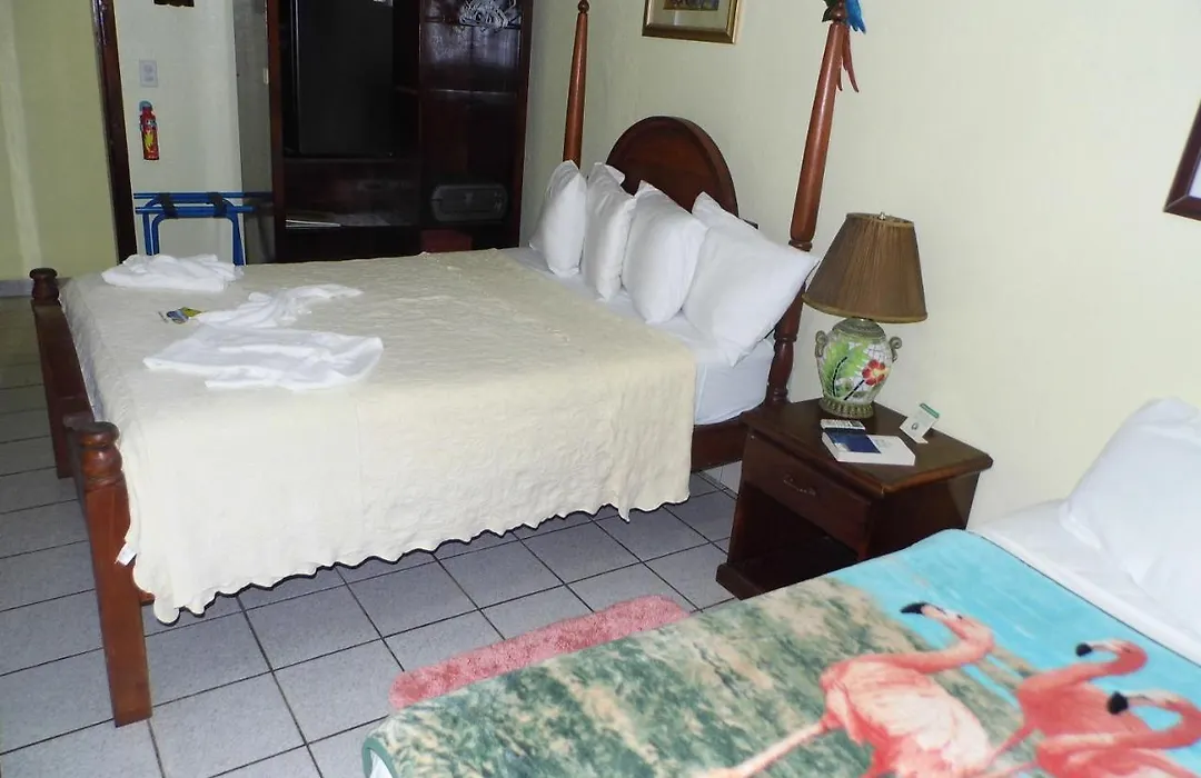 Alan'S Paradise Hotel-1