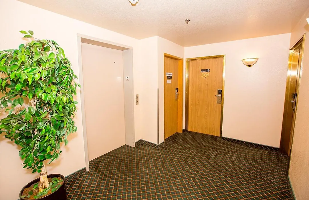 Village Inn & Suites Marysville-1