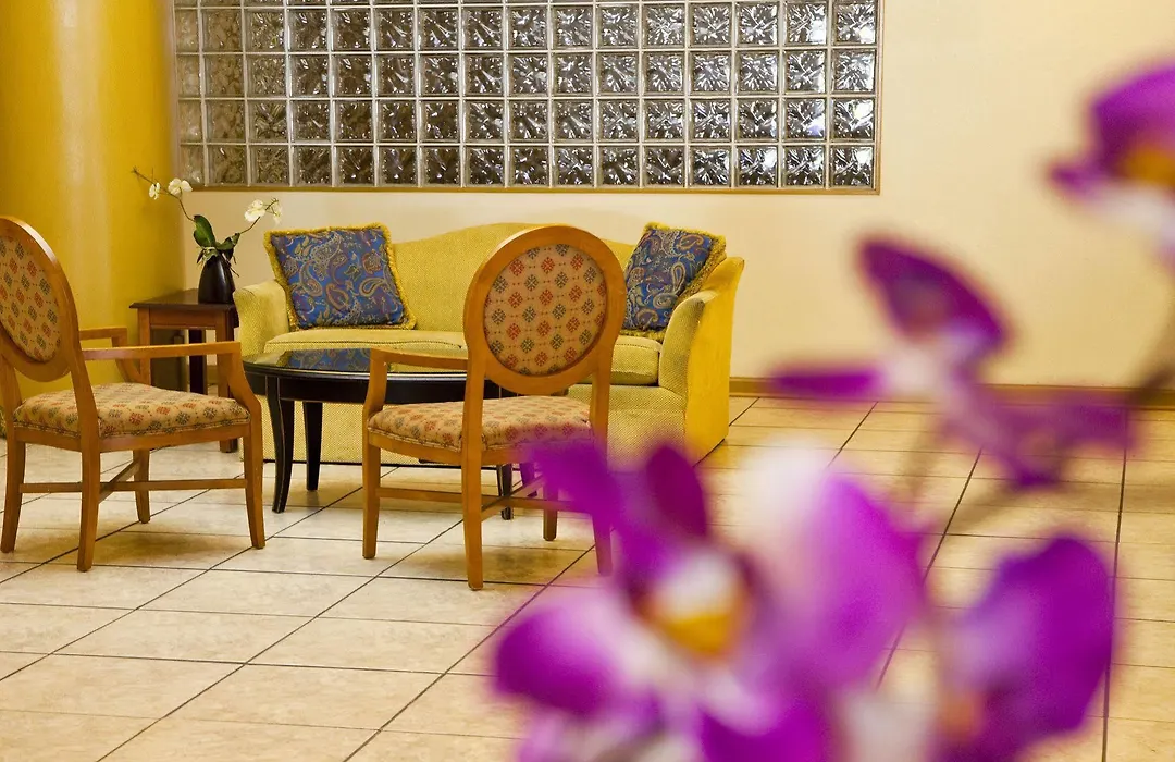 Golden Green Hotel By Oyo Charlotte-1