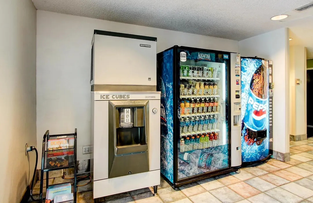 Super 8 By Wyndham Aurora East-1