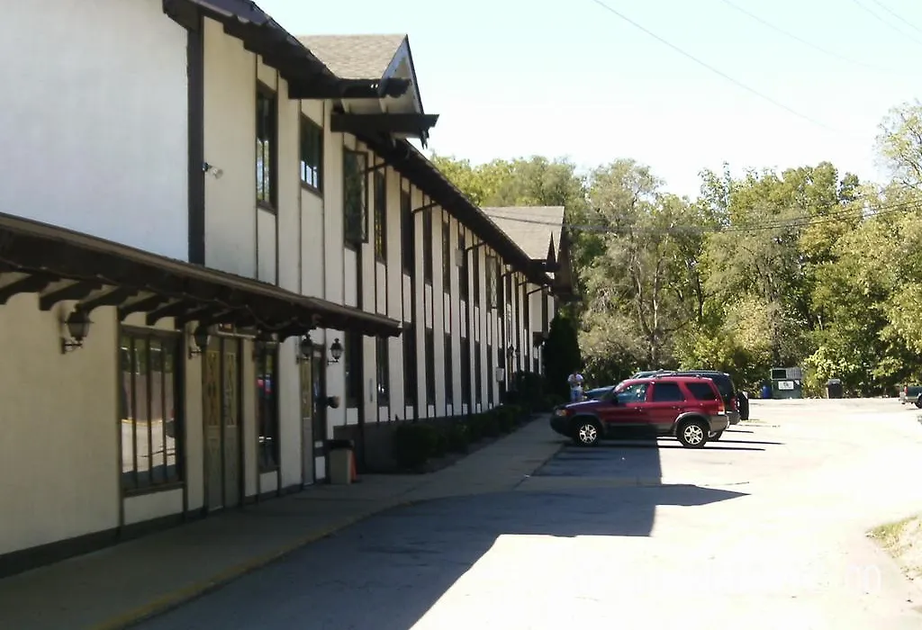 Budget Inn And Suites - Des Moines-1