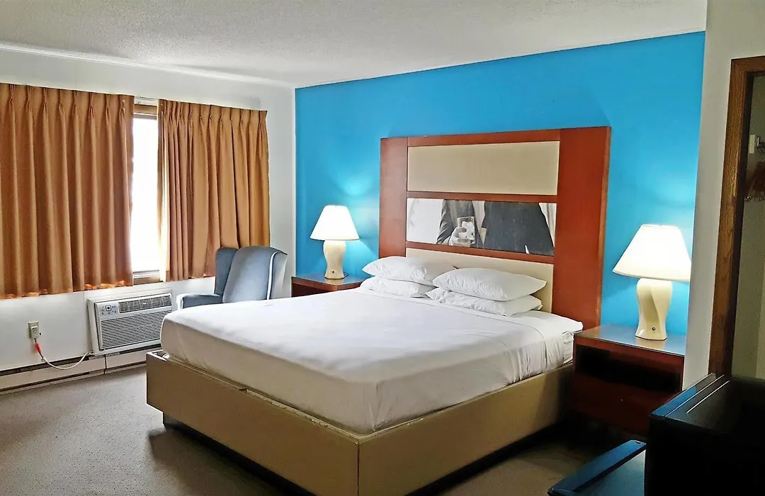Country Hearth Inn Iron Mountain-1