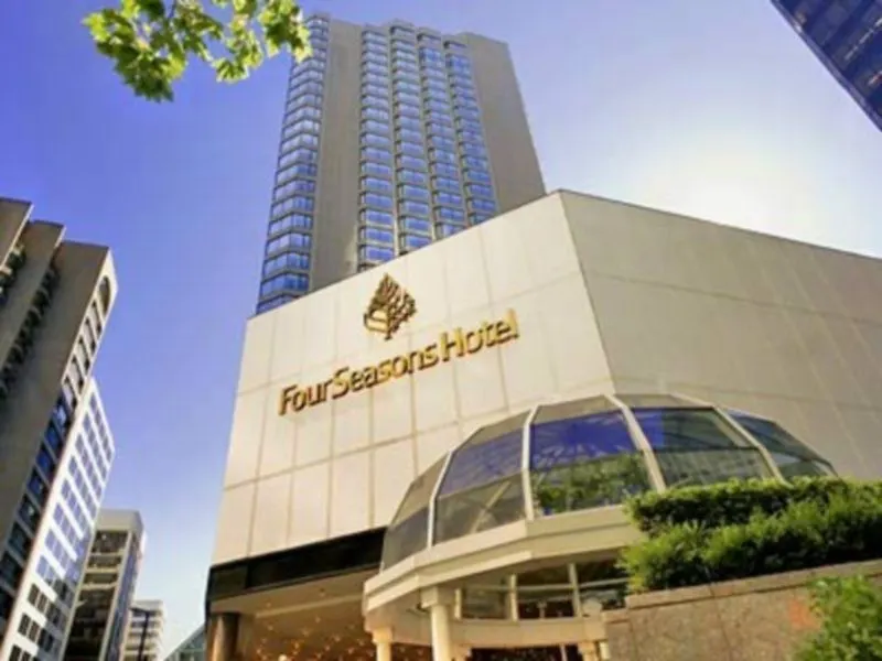 Four Seasons Hotel Vancouver-1