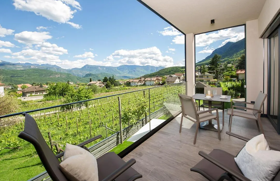 Haus Gregori Modern & Central Stay In Vineyard With Rooftop & Served Breakfast-1