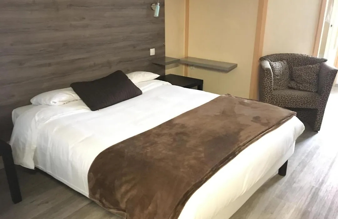 Aix Hotel-1