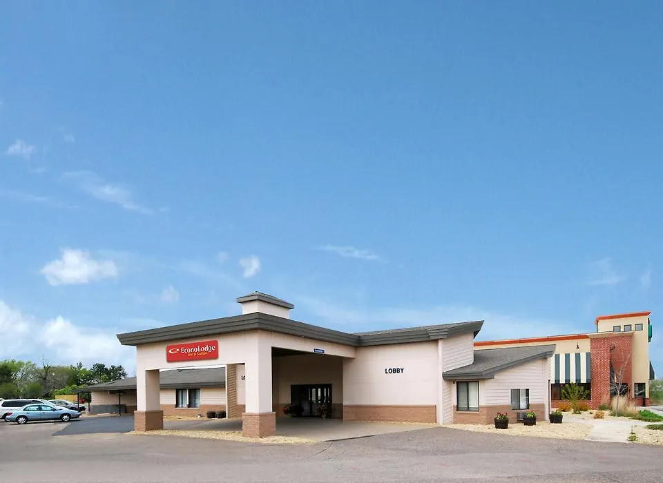 Econo Lodge Inn & Suites Menomonie-1