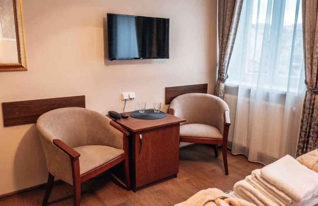 Star Hotel-1