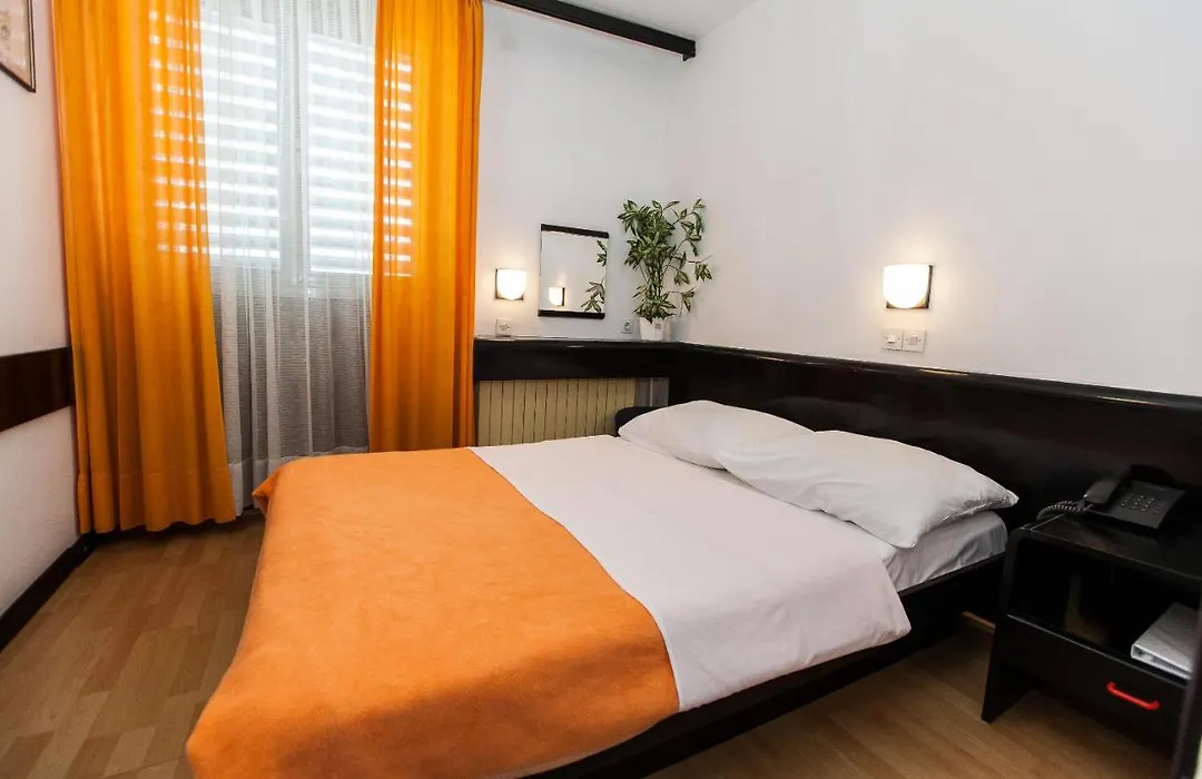 Hotel International-1