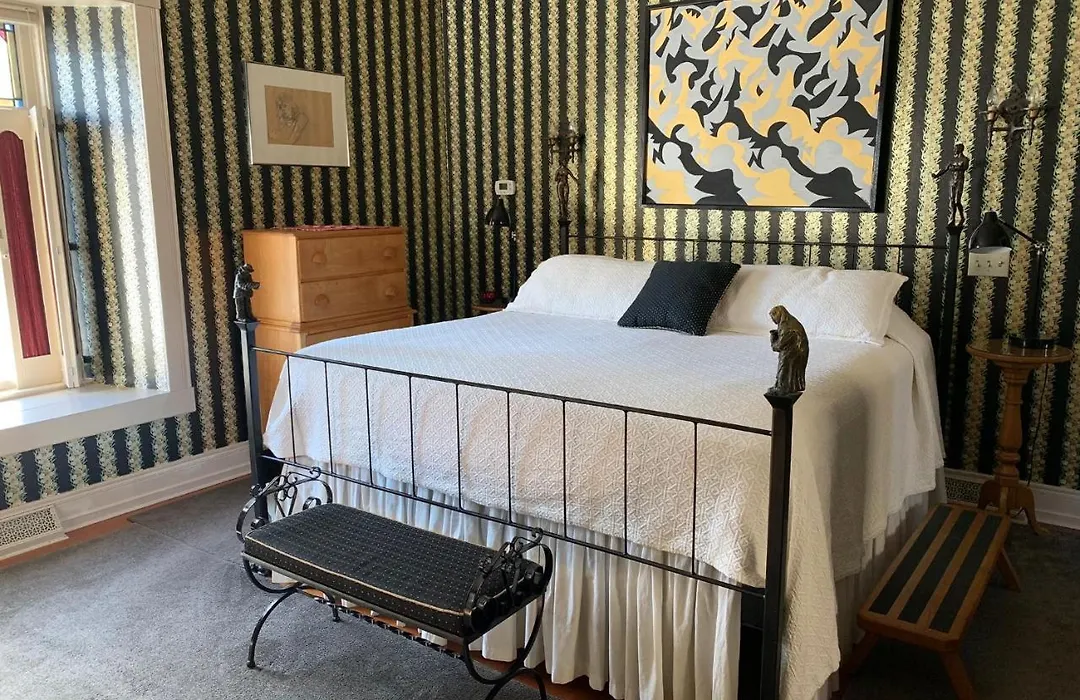 Abe'S Spring Street Guest House-1