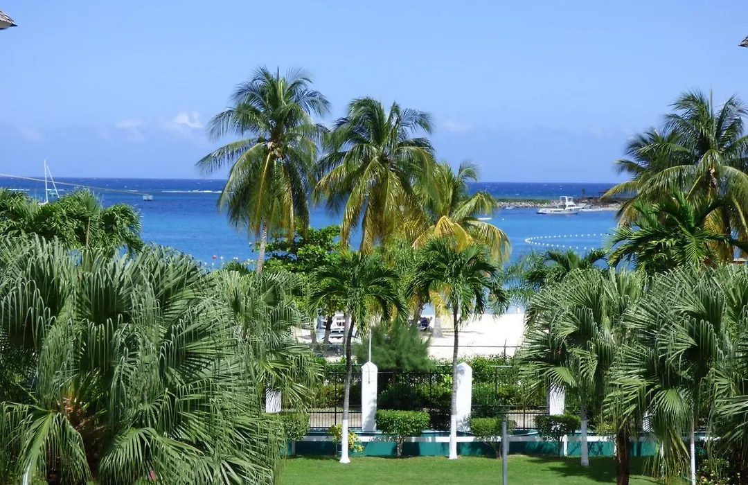 Beach One Bedroom Suite A17-1
