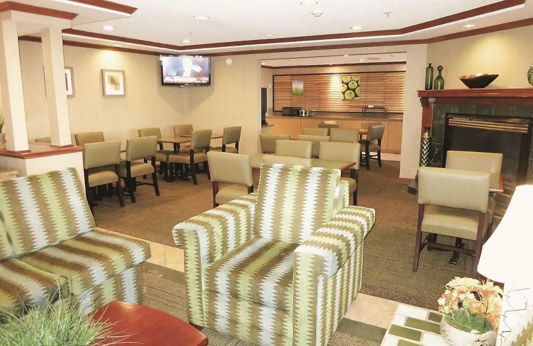 La Quinta Inn By Wyndham Milwaukee West Brookfield-1
