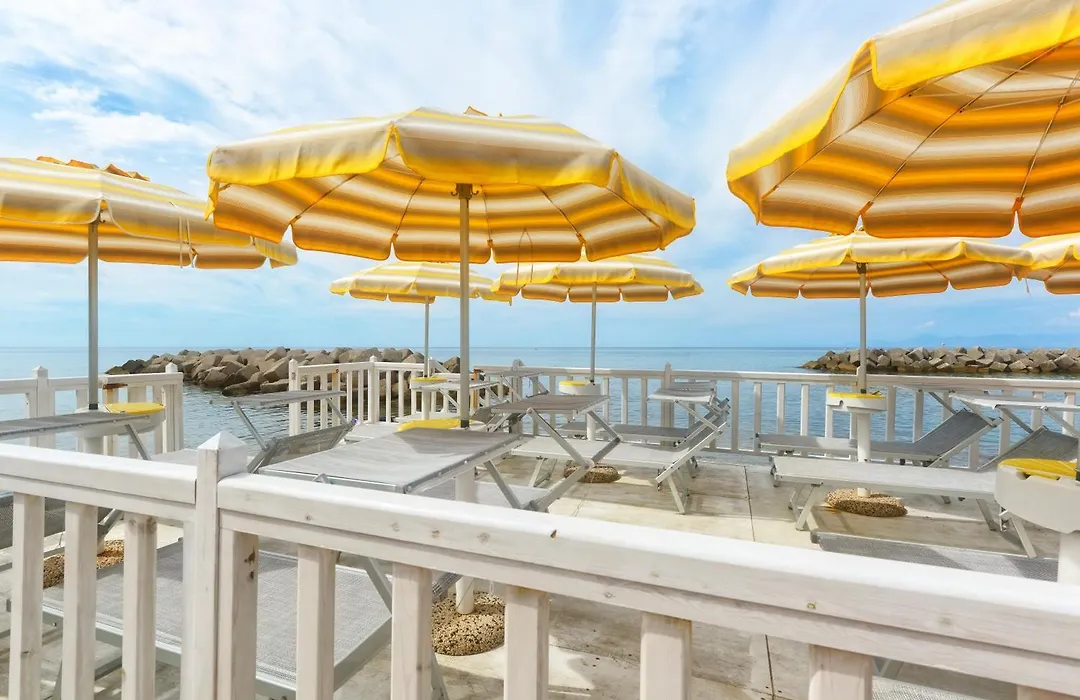 Hotel La Marina-1