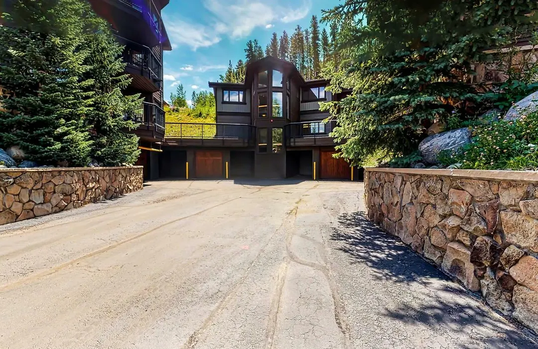 Woods Manor 101A-1