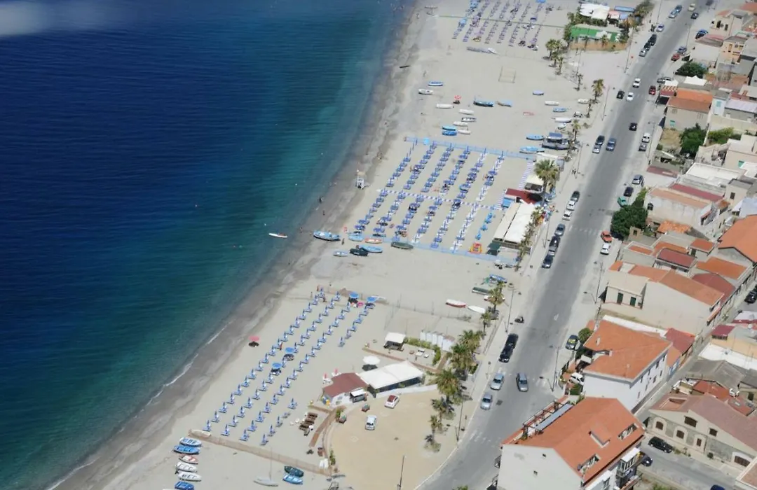B&B A due Passi dal Mare-1