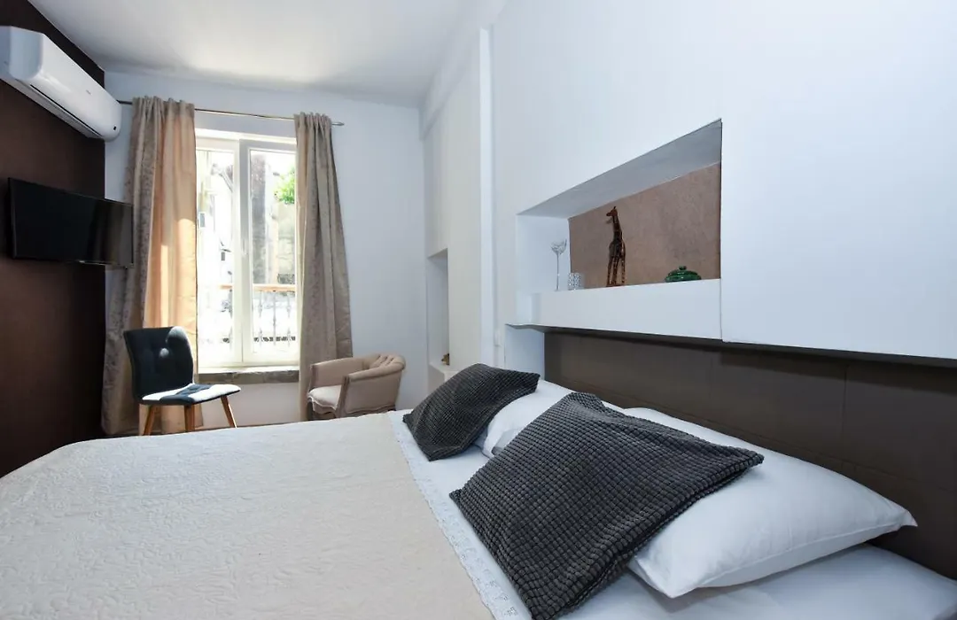 Rooms Patricija-1
