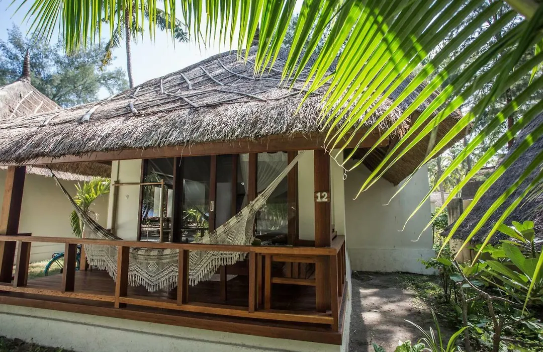 Island View Bar & Bungalow-1