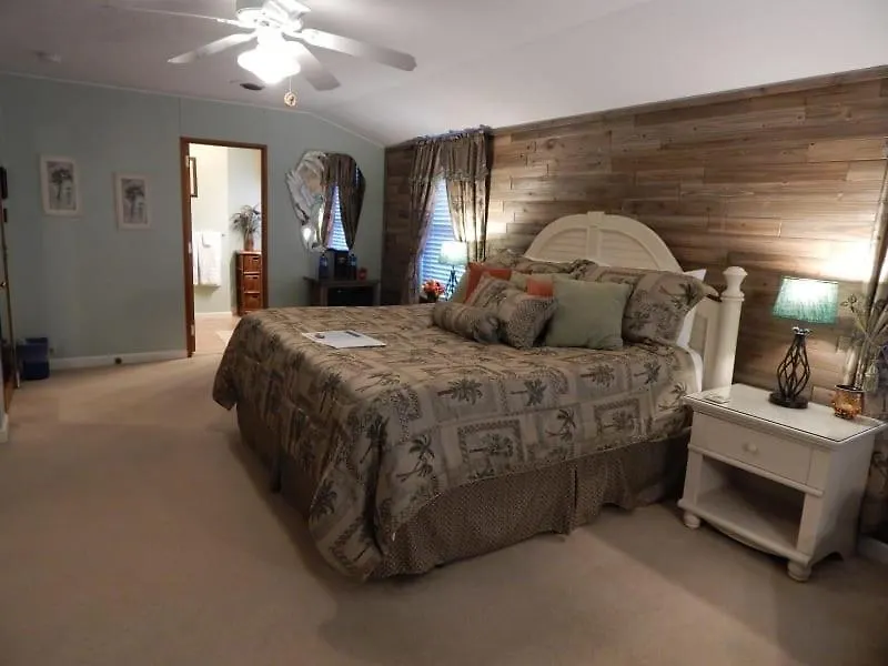 Brookside Mountain Mist Inn-1