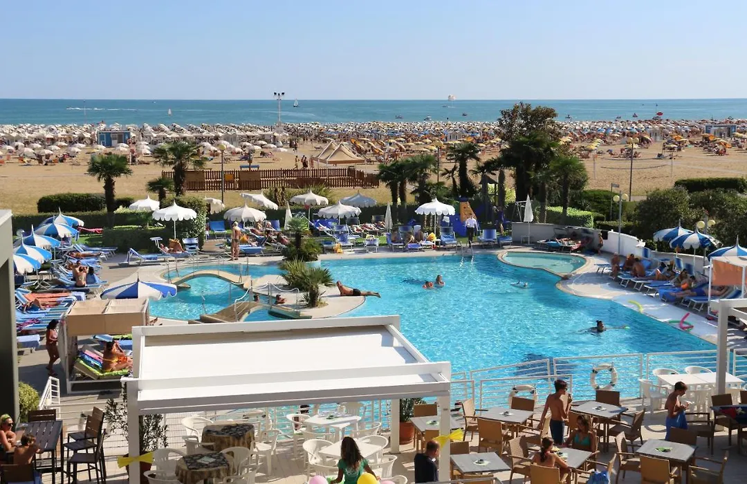 Majestic Beach Hotel&Wellness-1